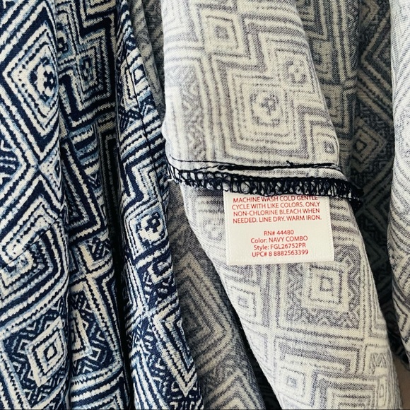 Long Flowy geometric blue dress - Picture 6 of 7